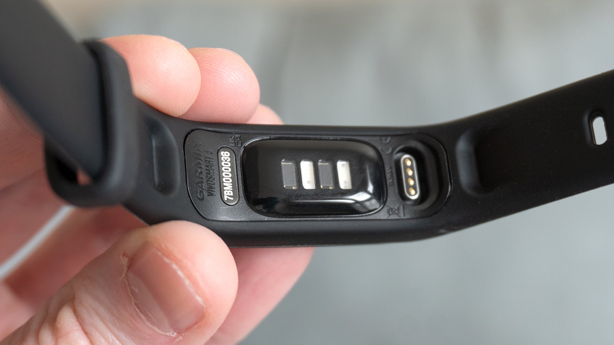 The vívosmart 5 features optical sensors for measuring heart rate and blood oxygen saturation, but still uses a proprietary charging cable which attaches to a connector on the back.