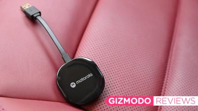 Motorola’s MA1 Wireless Android Auto Adaptor Gives Your Car a Big Tech Upgrade