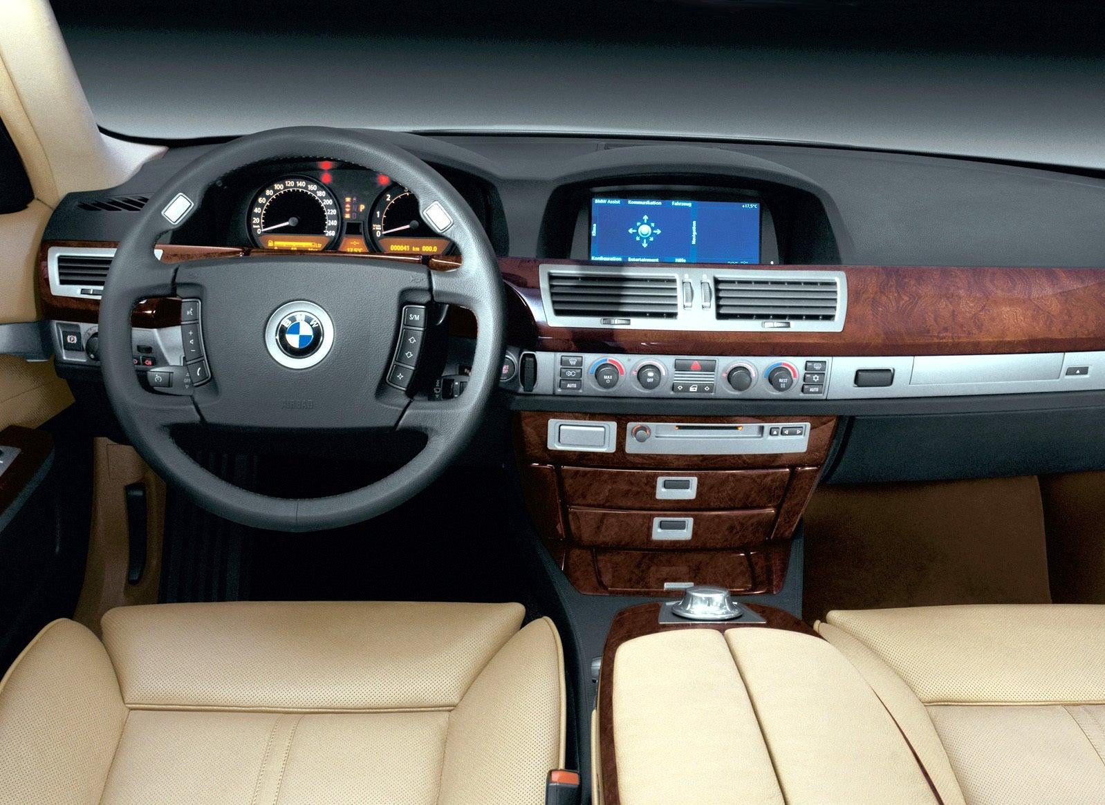 All That Tech in the New BMW 7 Series Is Going to Be a Headache