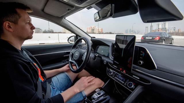 It’s Totally Fine to Watch TV in Self-Driving Cars, Says UK Highway Code