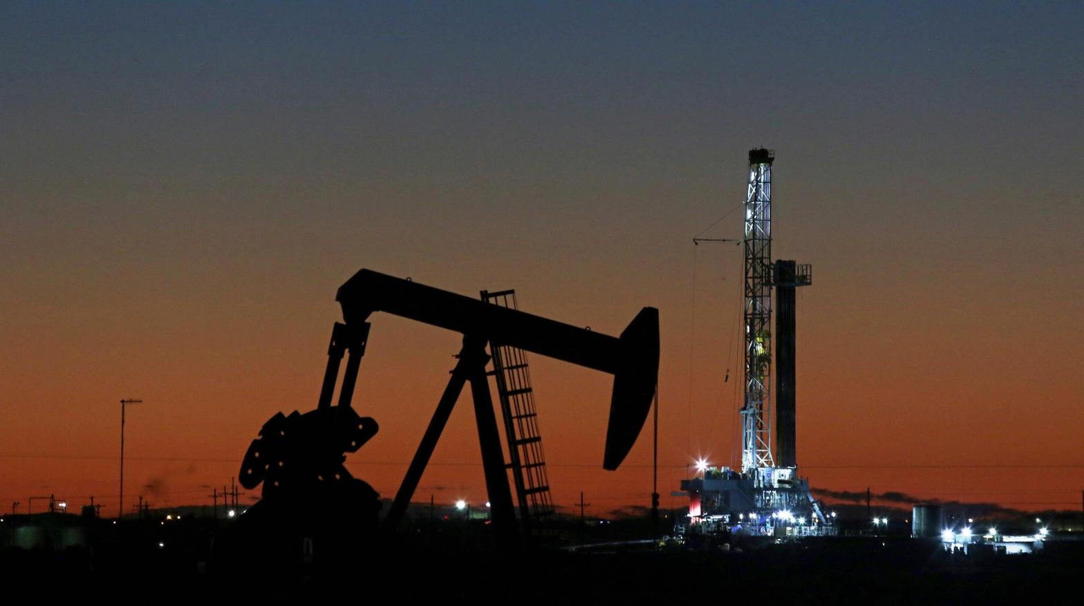 An oil rig and pump jack in Midland, Texas. (Photo: Jacob Ford/Odessa American, AP)