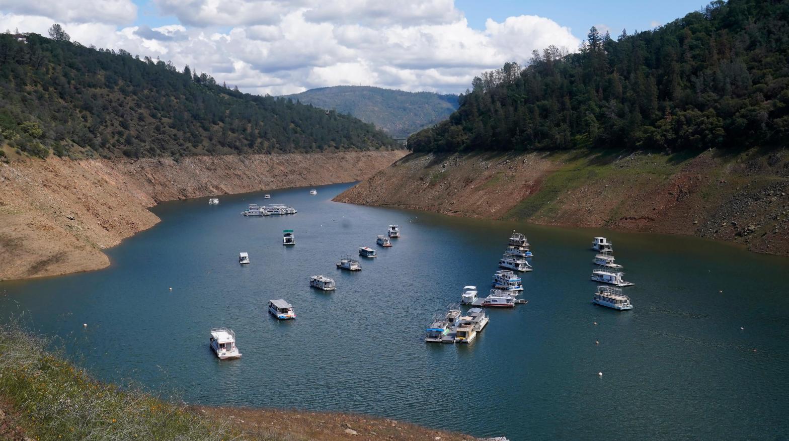 Houseboats sit in the drought-lowered waters of Lake Oroville, near Oroville, California.  (Photo: Rich Pedroncelli, AP)