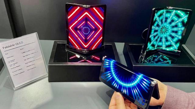 LG’s New Extra Flexible 8-Inch OLED Screen Can Be Folded Both Inward and Outward