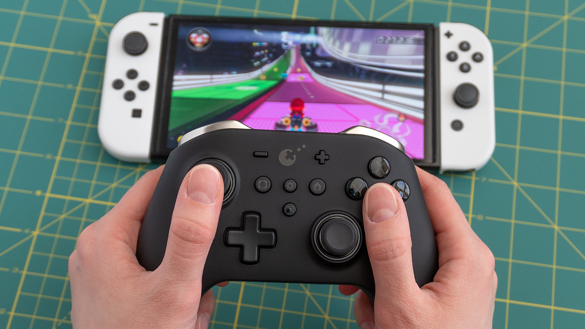 If you're looking for an alternate controller for the Nintendo Switch, the $US70 ($97) KingKong Pro 2 seems like the best option at the moment if you don't need to do any complicated button remapping. (Photo: Andrew Liszewski - Gizmodo)