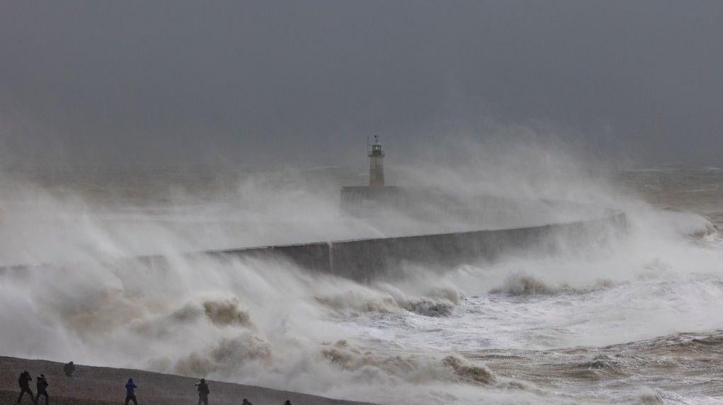 Huge waves batter the coast of England.  (Photo: Dan Kitwood, Getty Images)