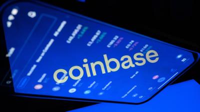Coinbase Works to Calm User’s Bankruptcy Fears as Its Stock Price Plummets