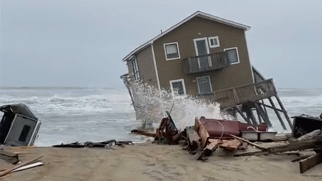 Video Shows Houses Collapsing Into the Ocean as North Carolina’s Coastline Erodes