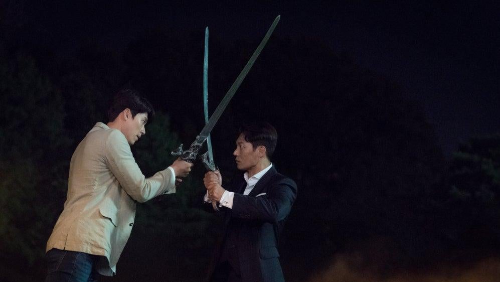 A sword fight between two characters in the AR game in Memories of the Alhambra. (Image: CJ E&M/Netflix)