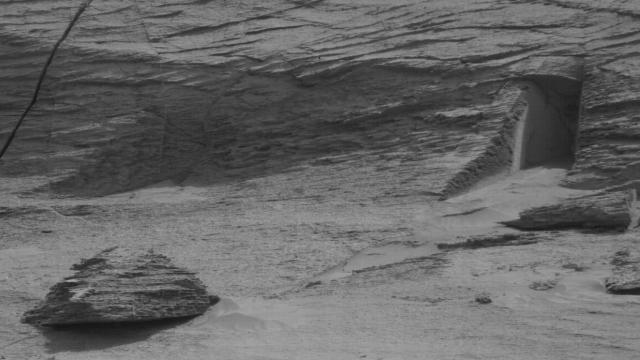 NASA’s Curiosity Rover Spotted a ‘Doorway’ on Mars