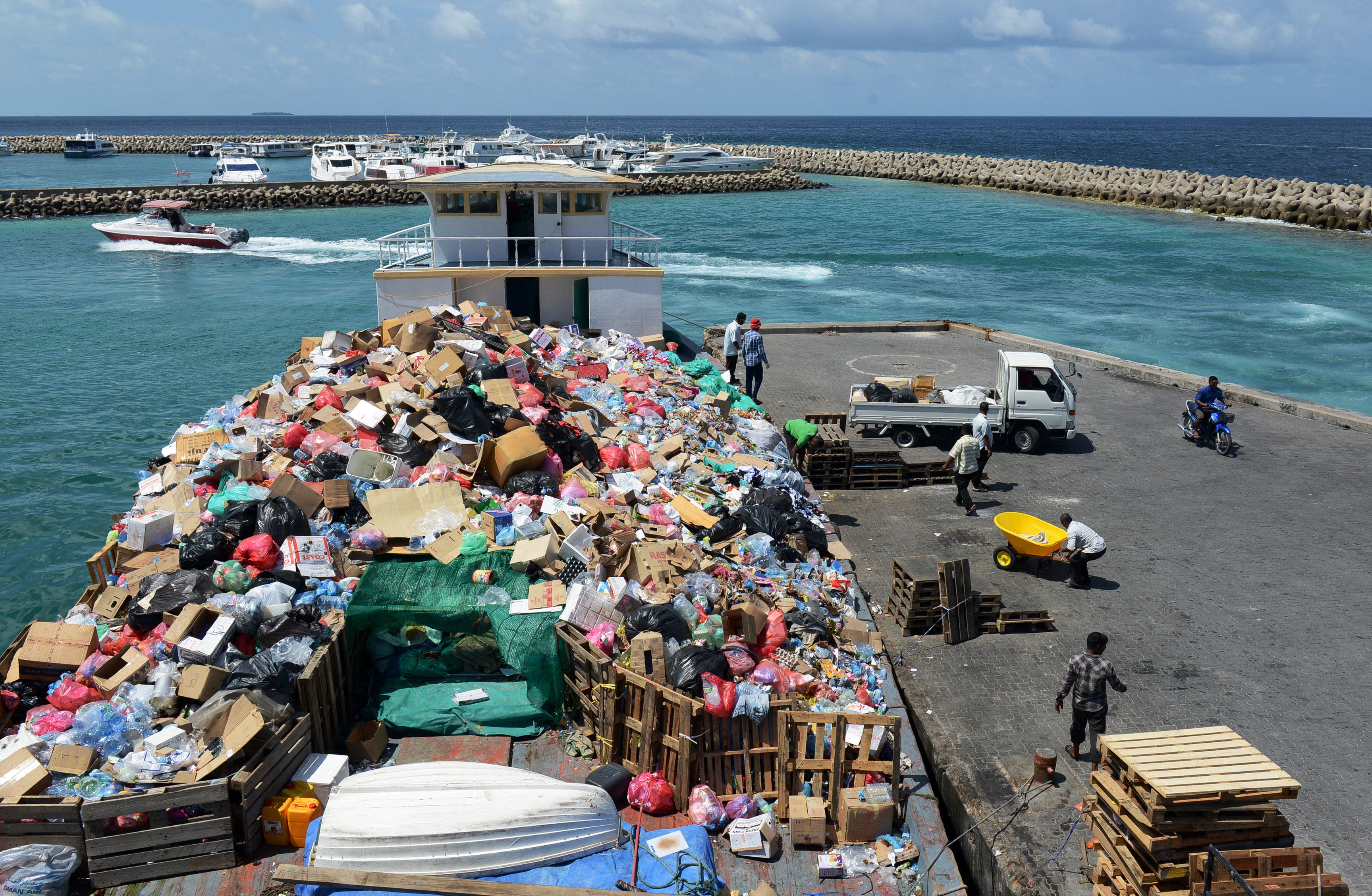 In this September 2013 photo, trash is loaded in Malé onto a boat bound for Thilafushi.  (Photo: Roberto Schmidt/AFP, Getty Images)