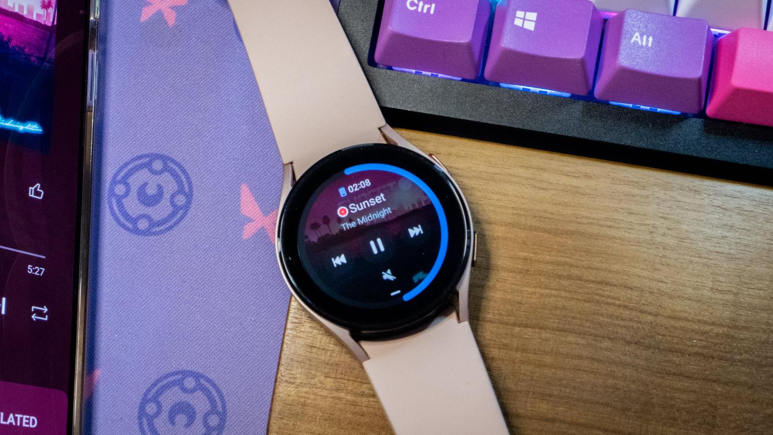 YouTube Music for Wear OS is finally getting a tile!  (Photo: Florence Ion / Gizmodo)