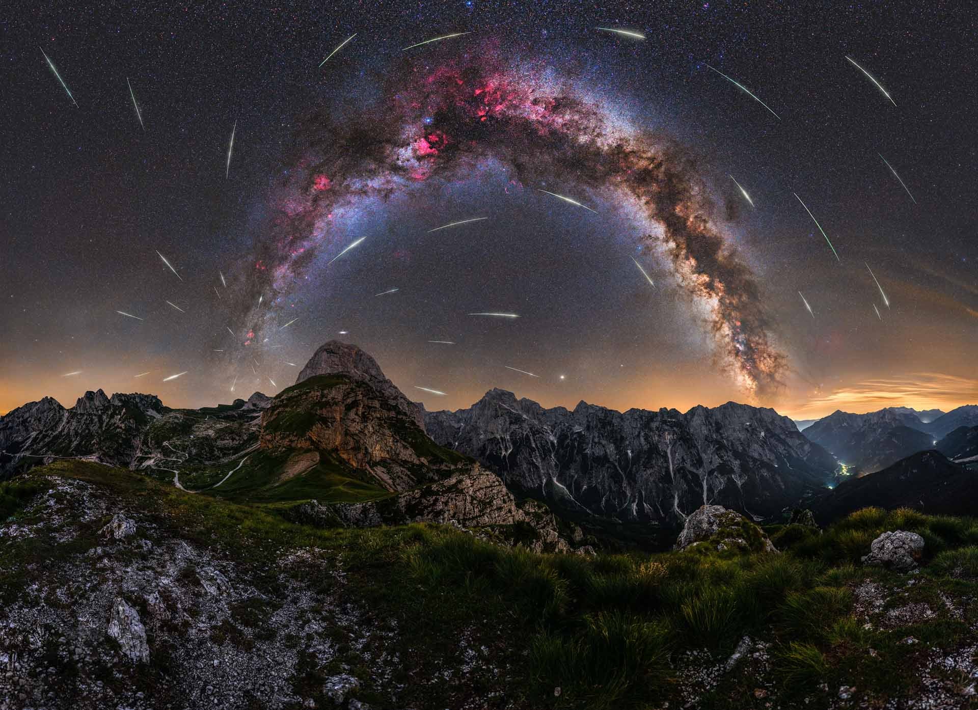 Meteors streak in front of the Milky Way in Slovenia. (Photo: Uroš Fink)
