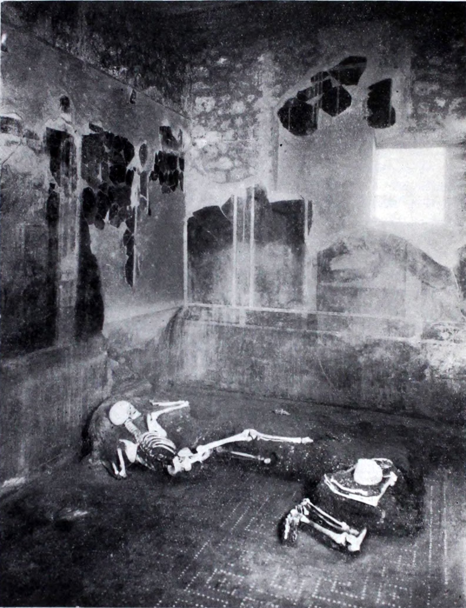 The deceased individuals in the House of the Craftsman, Pompeii. (Photo: Notizie degli Scavi di Antichità, 1934, p. 286, fig. 10.)