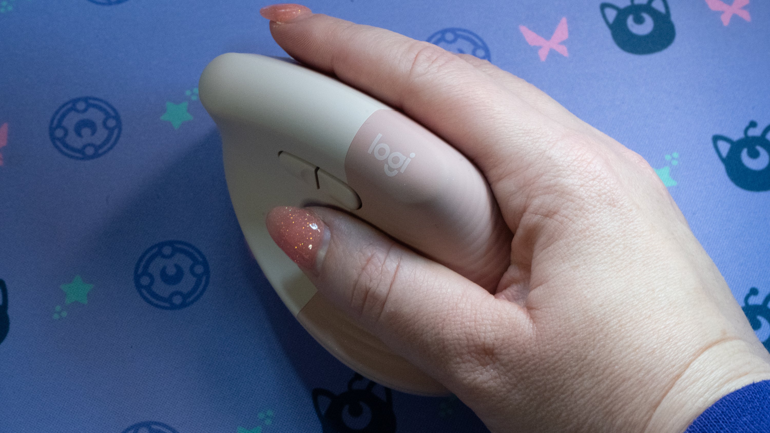 This mouse and I have already gotten so much work done for this website.  (Photo: Florence Ion / Gizmodo)