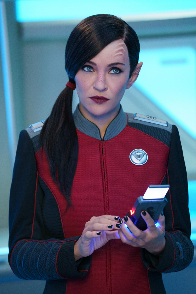 Jessica Szohr as Lt. Keyali (Image: Greg Gayne/Hulu)
