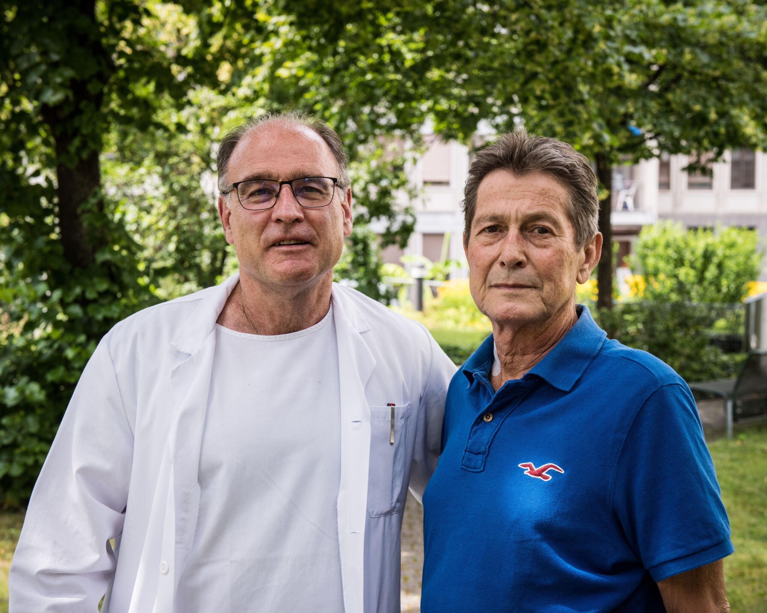 Surgeon Pierre-Alain Calvien (left) and the patient (right).  (Photo: USZ)