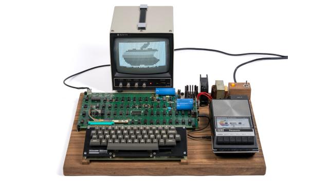 This Rare Apple-1 With Woz’s Signature Could Fetch Around $700K in Upcoming Auction