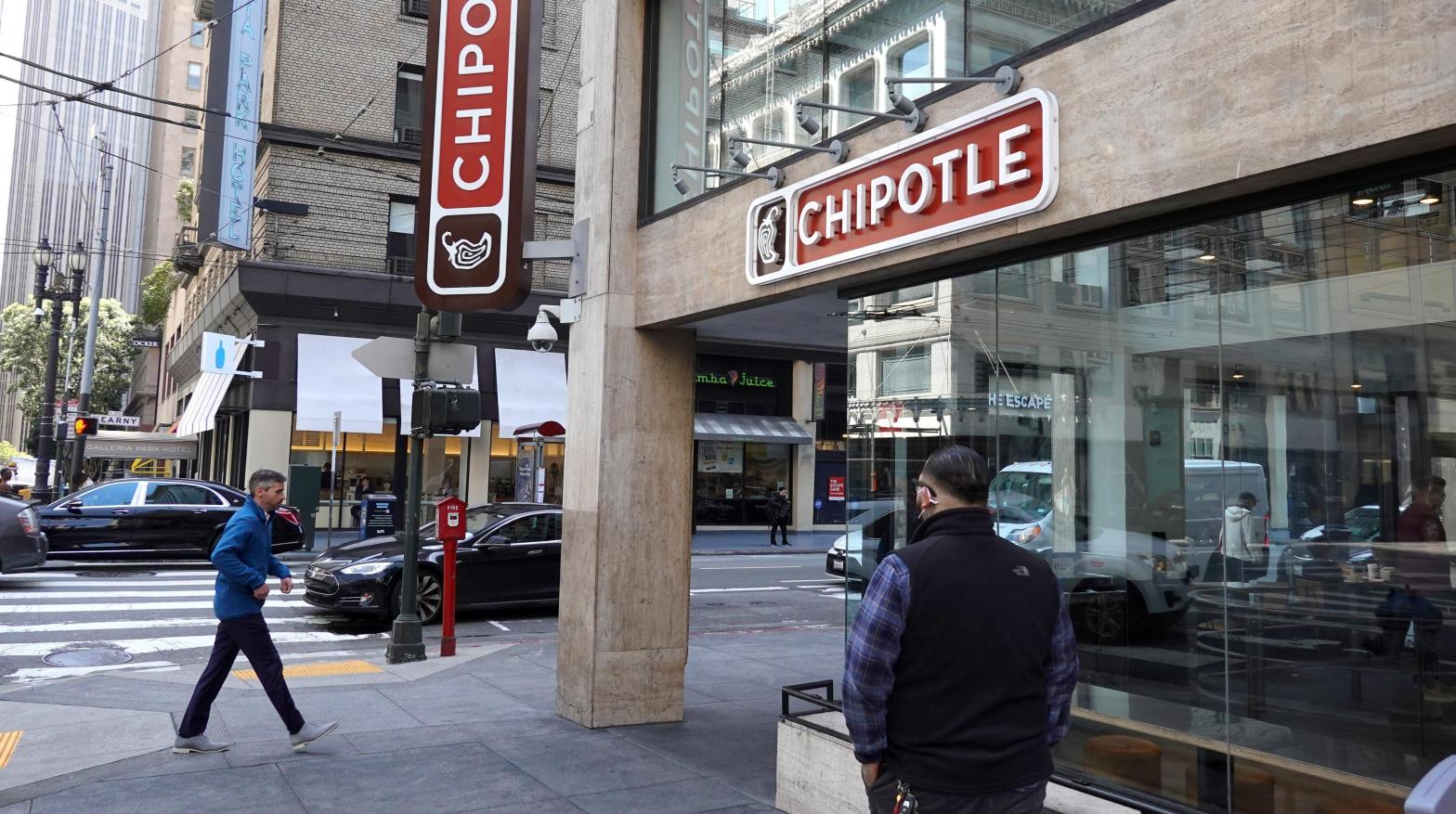 Pedestrians walk by a Chipotle restaurant on April 26, 2022 in San Francisco, California.  (Photo: Justin Sullivan, Getty Images)