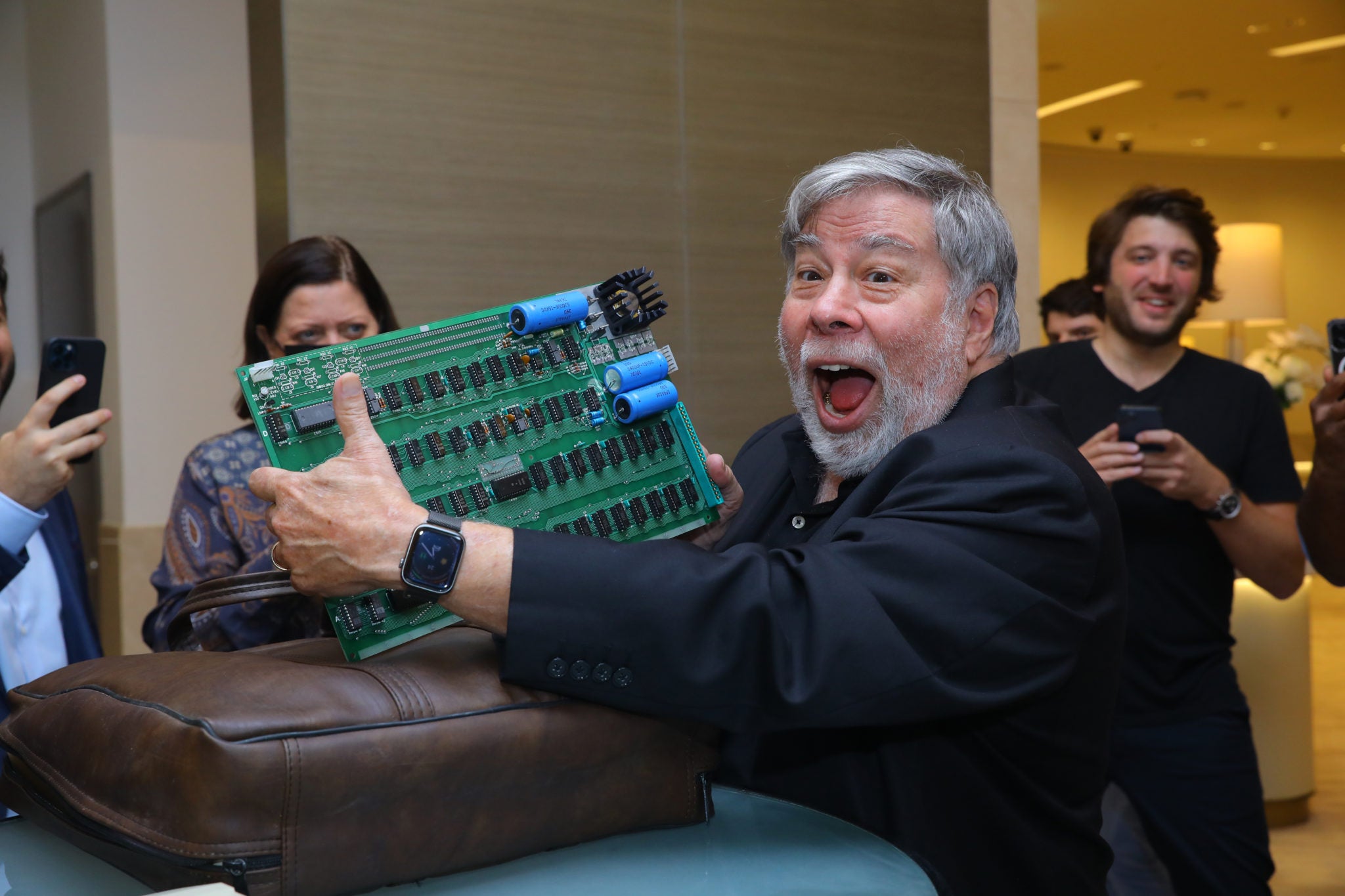 This Rare Apple-1 With Woz’s Signature Could Fetch Around $700K in Upcoming Auction