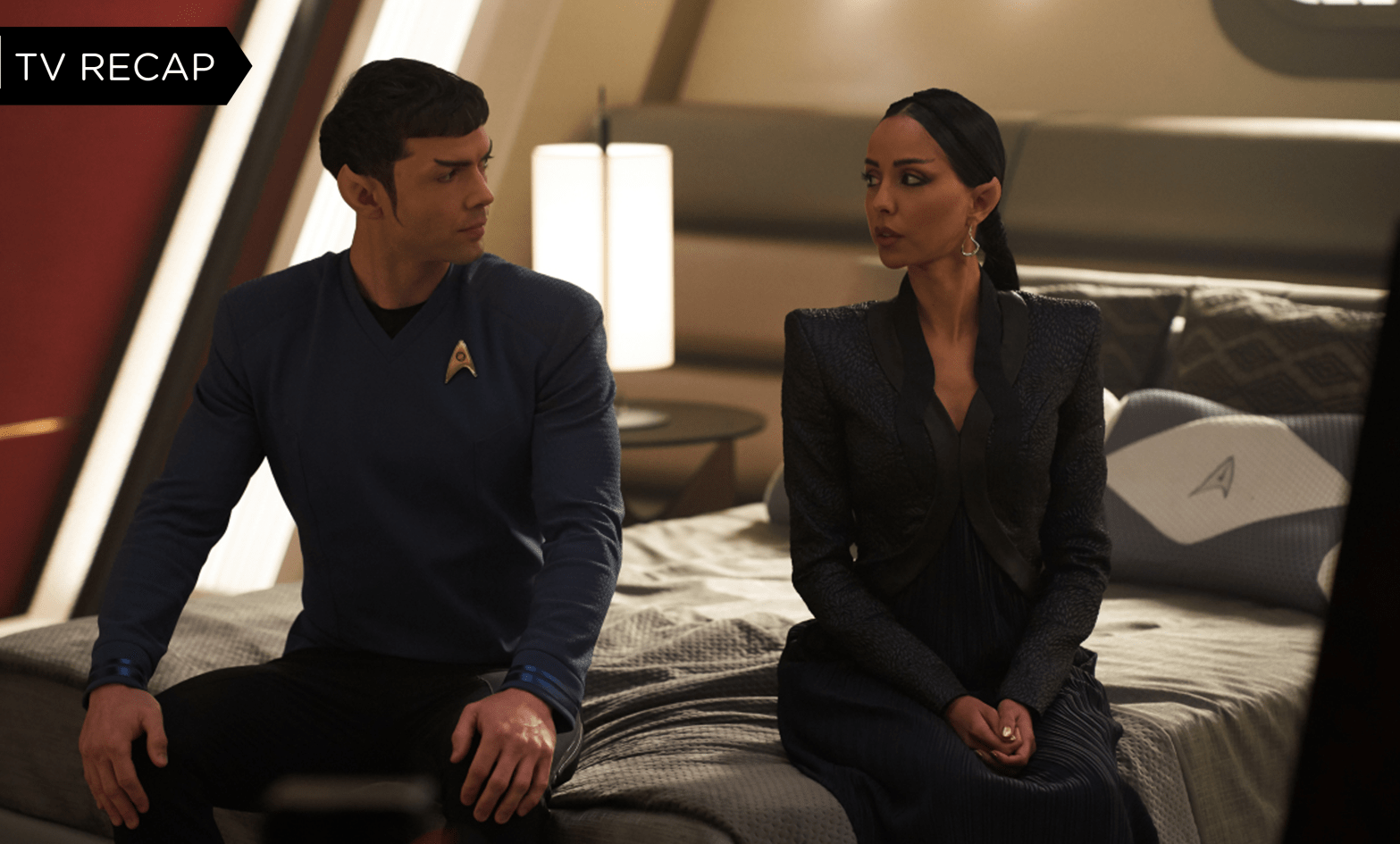 Sure, relationship drama — but check those cute Starfleet-issue pillowcases! (Image: Paramount)