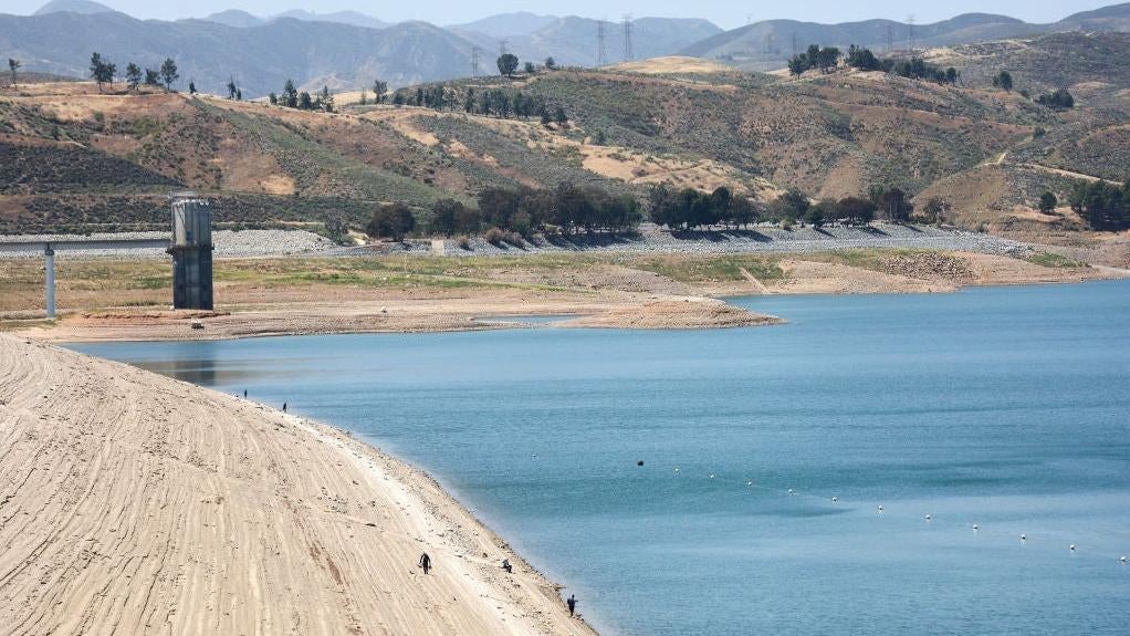 The Castaic Lake reservoir in Los Angeles County has low water levels.  (Photo: Mario Tama, Getty Images)