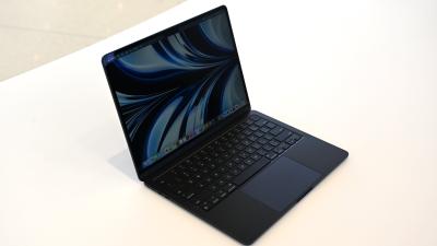 MacBook Air (2022) Hands-On: You Can Ignore the MacBook Pro 13