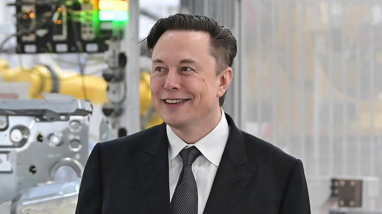 SpaceX CEO Elon Musk keeps delaying going public with the internet satellite business.  (Photo: Patrick Pleul, AP)