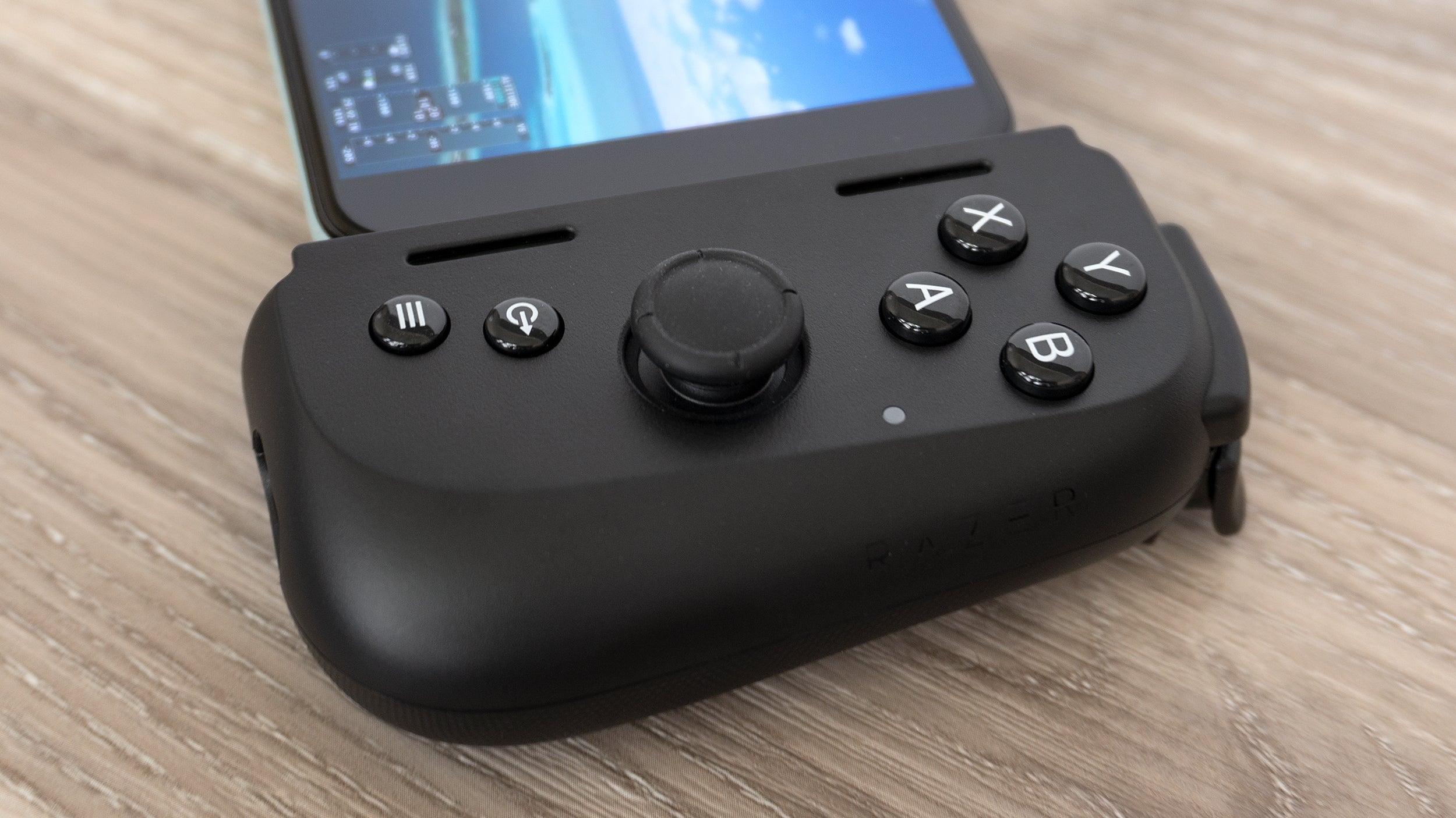 The New Razer Kishi V2 Is a Better Way to Turn Your Android Smartphone Into a Handheld Console