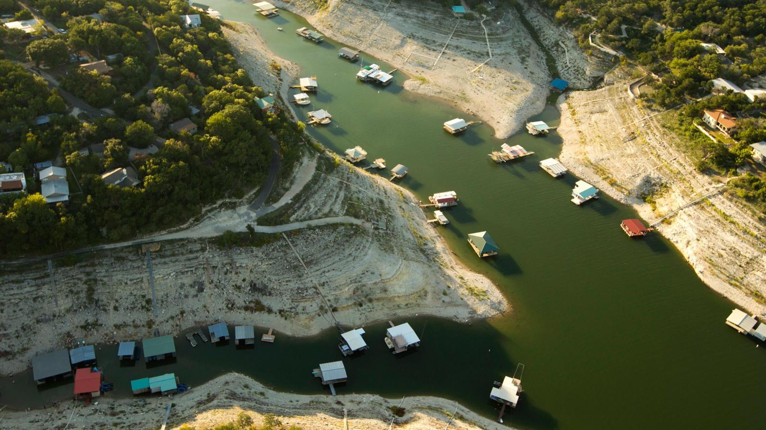 A shrinking cove at Lake Travis during a dry period in 2013. (Photo: Jay Janner/Austin American-Statesman, Getty Images)