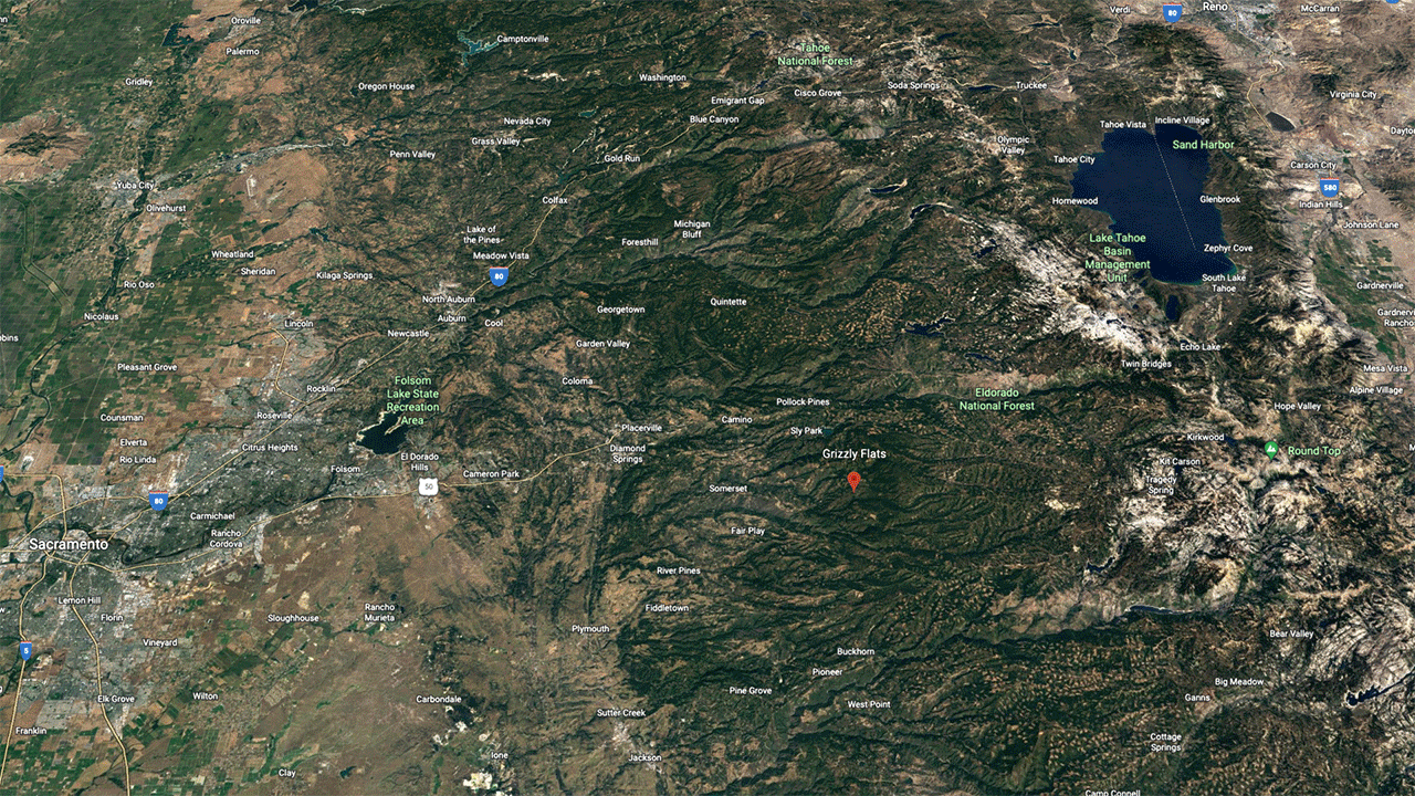 Satellite imagery showing off the devestation and transition to shrubland in El Dorado County, California after the Caldor Fire burned 221,775 acres of land in 2021. (Gif: Google)
