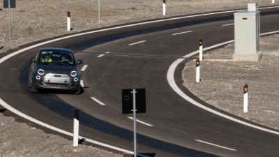 This Road Wirelessly Charges Electric Cars as They Drive