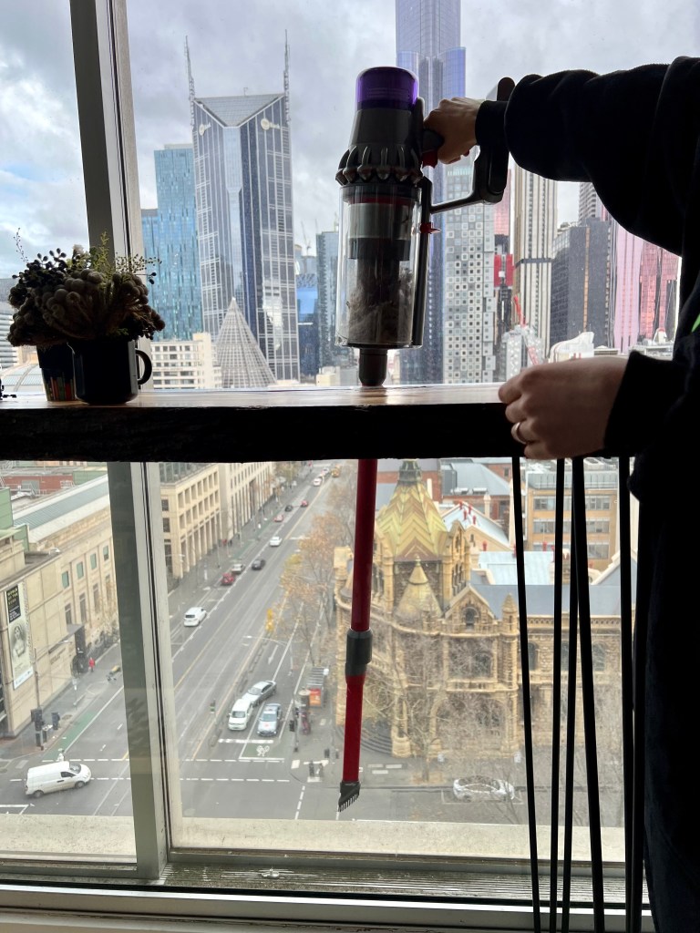 The tool doesn't reach all the way to the bottom of the window