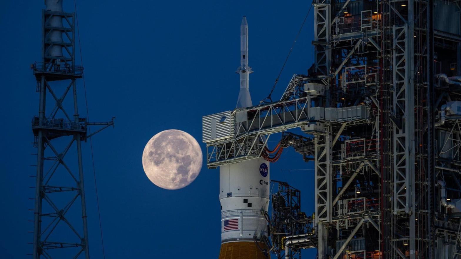 The Orion capsule atop SLS, with the full Moon in the background.  (Photo: NASA Kennedy)