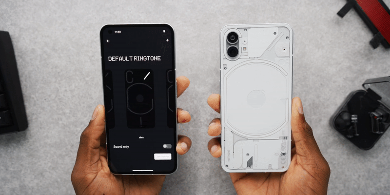Brownlee shows us how the ringtone syncs with the backlights.  (Gif: YouTube / MKBHD)