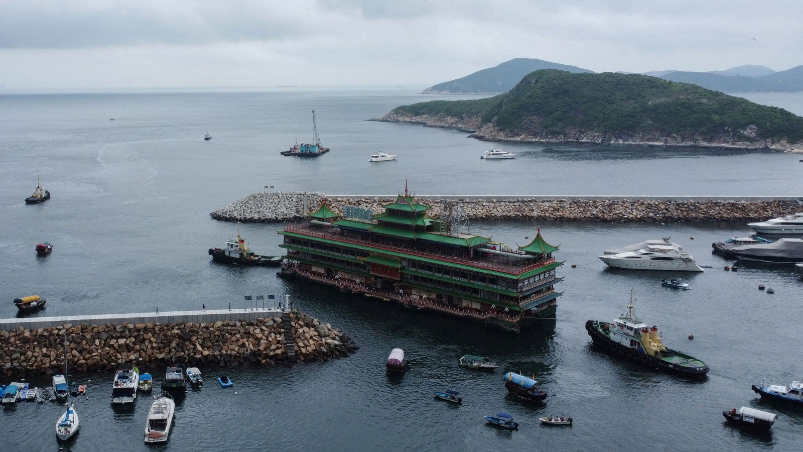 ICYMI: Hong Kong’s Jumbo Kingdom Floating Restaurant Sinks While Being Towed to Sea