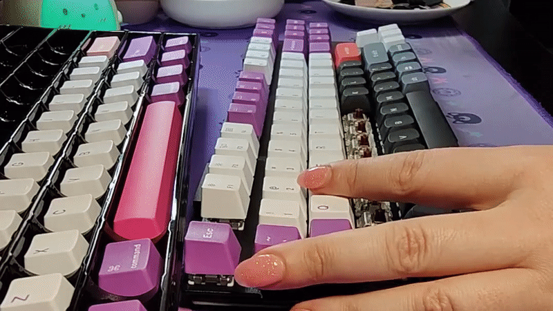 I wish I didn't have to take apart the entire board to swap out colours.  (Gif: Florence Ion / Gizmodo)