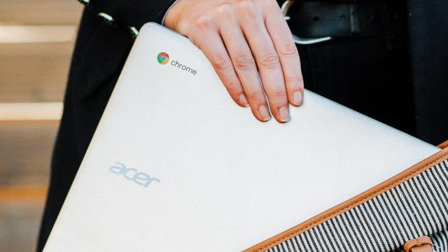 Your Chromebook Could Start Feeling Like a MacBook, As Long As You Have an Android Phone