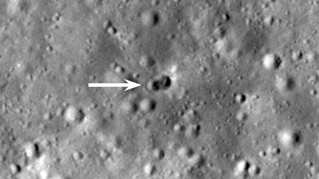 The newly formed double crater, spotted on the far side of the Moon near Hertzsprung crater.  (Image: NASA/Goddard/Arizona State University)