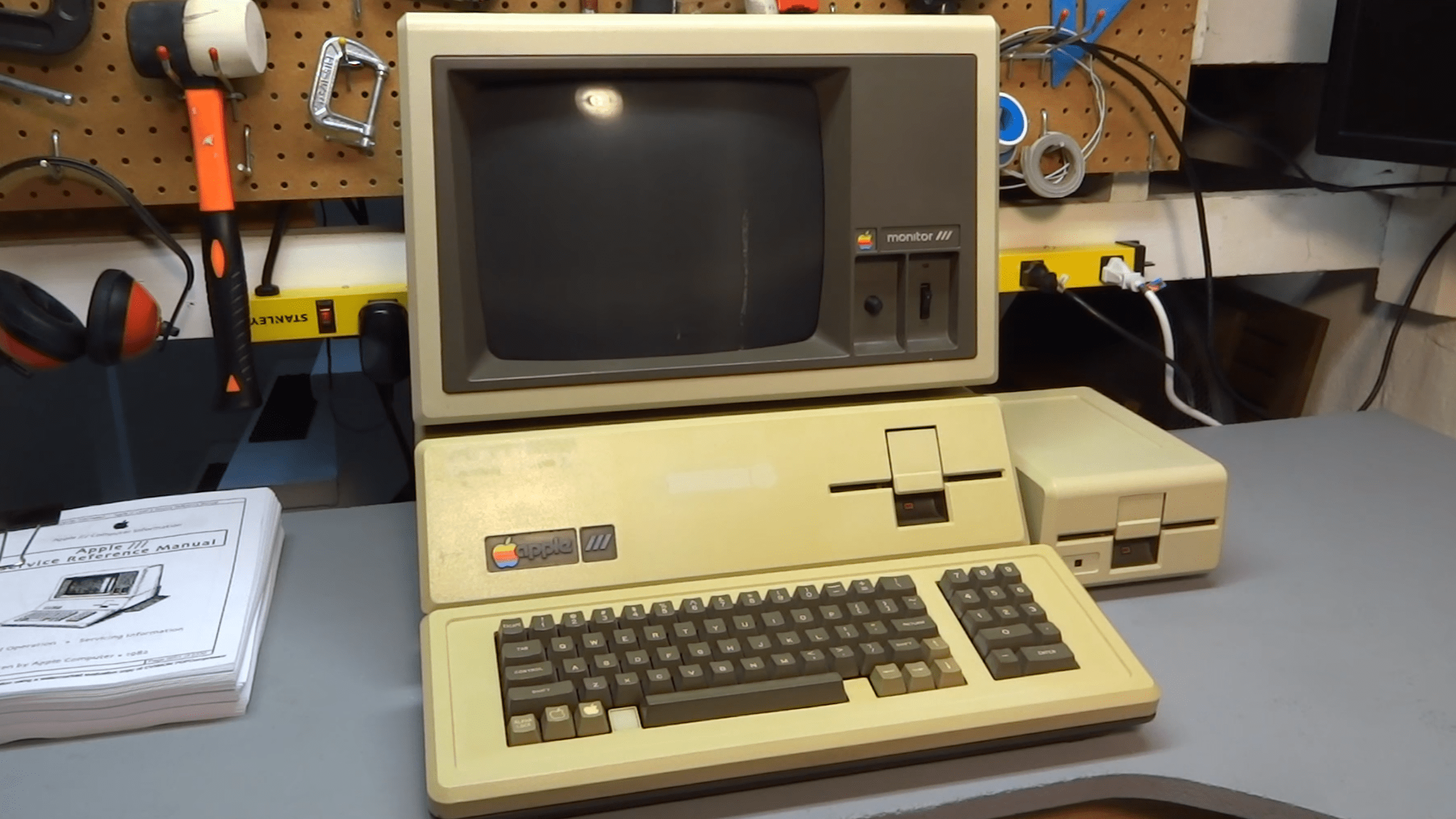 Apple III (Screenshot: Adrian’s Digital Basement/YouTube)
