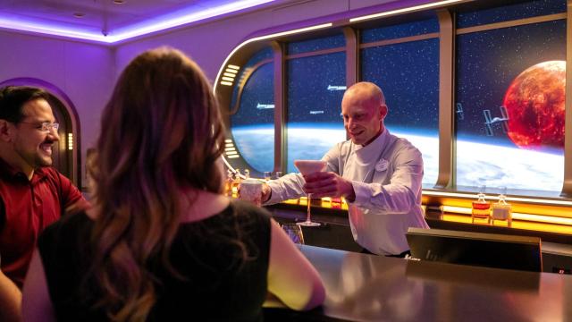 Disney Decides the Only Way to Top a $AU7,275 Star Wars Hotel Stay Is a $AU7,275 Star Wars Cocktail