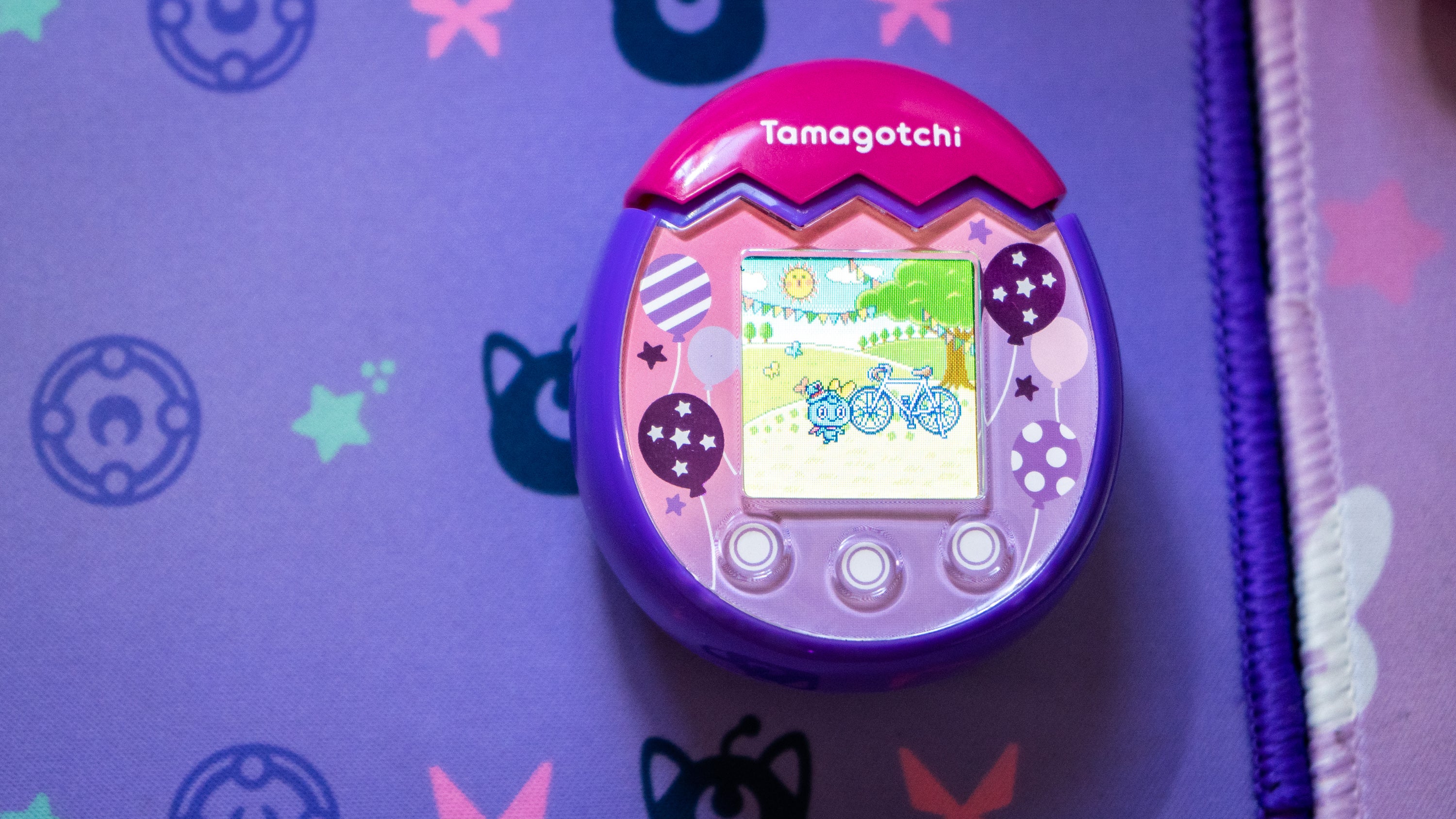 Honestly, I'm surprised with myself for keeping the Tamagotchi Pix Party going this long.  (Photo: Florence Ion / Gizmodo)