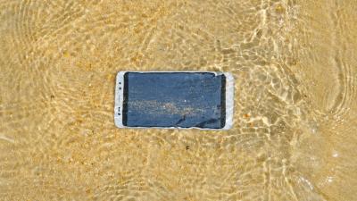 Why Don’t We Have Waterproof Phones Yet?