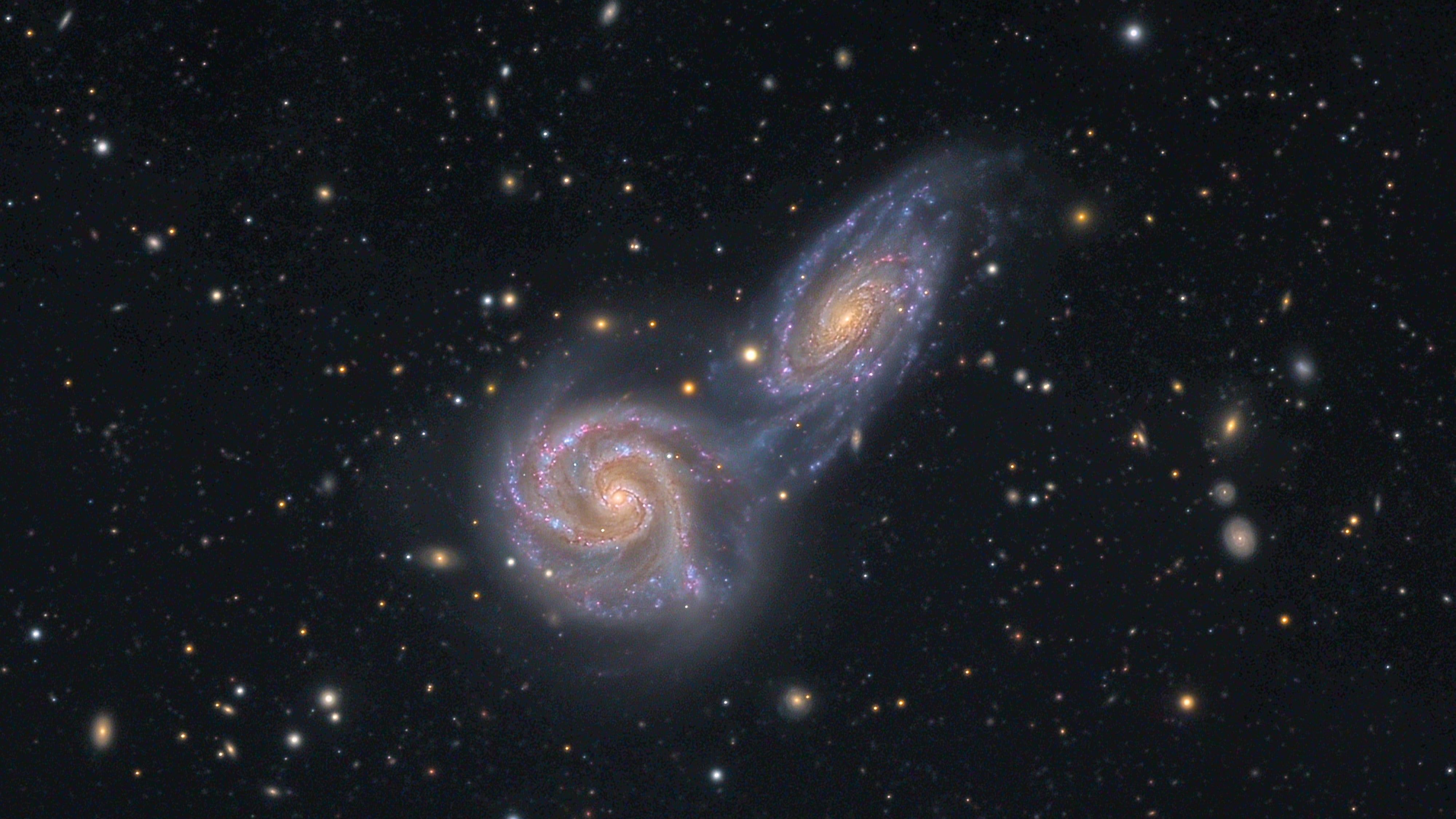 Two galaxies spin together. (Photo: © Mark Hanson, Mike Selby)