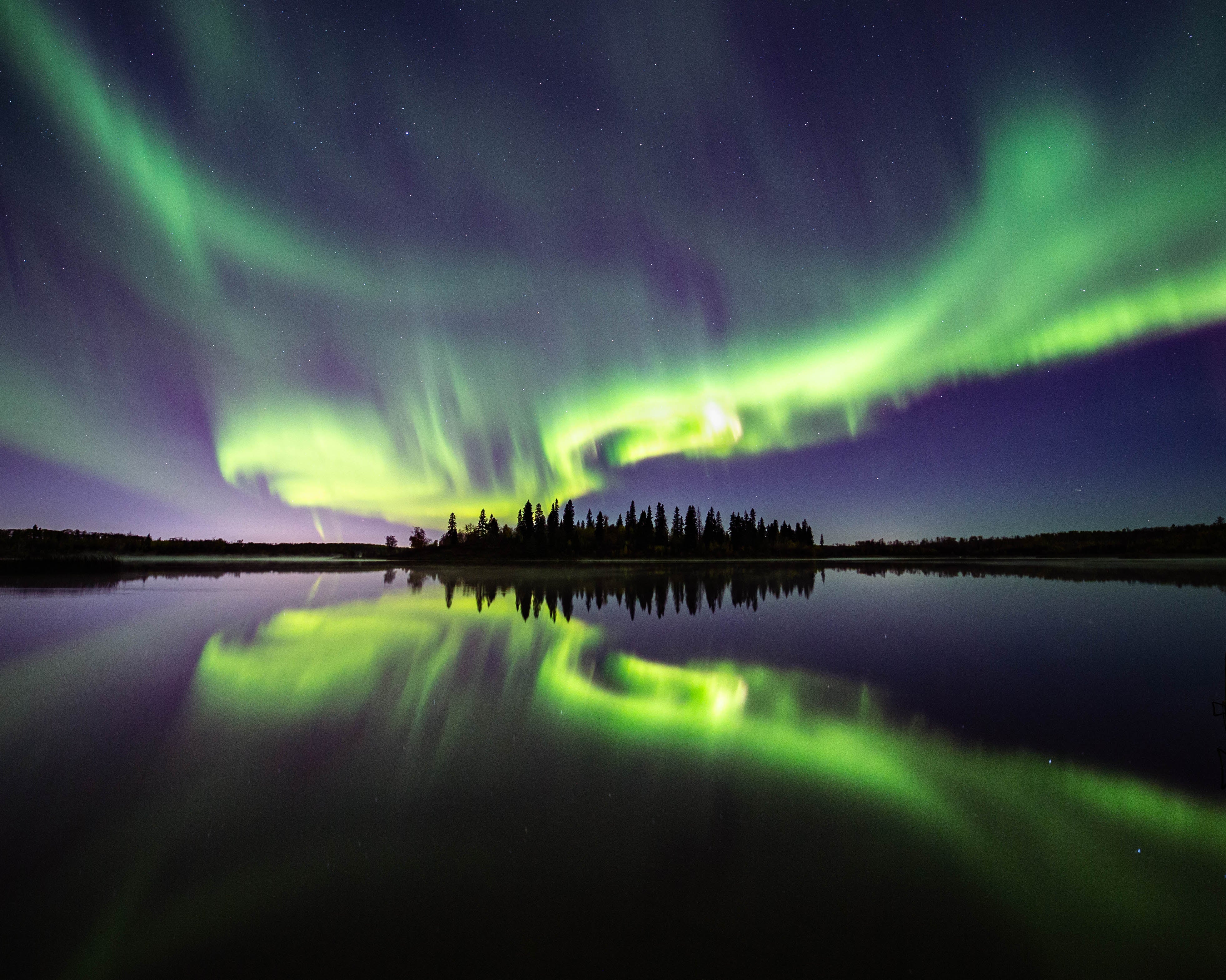 The aurora reflect off a Canadian lake. (Photo: © Shane Turgeon)