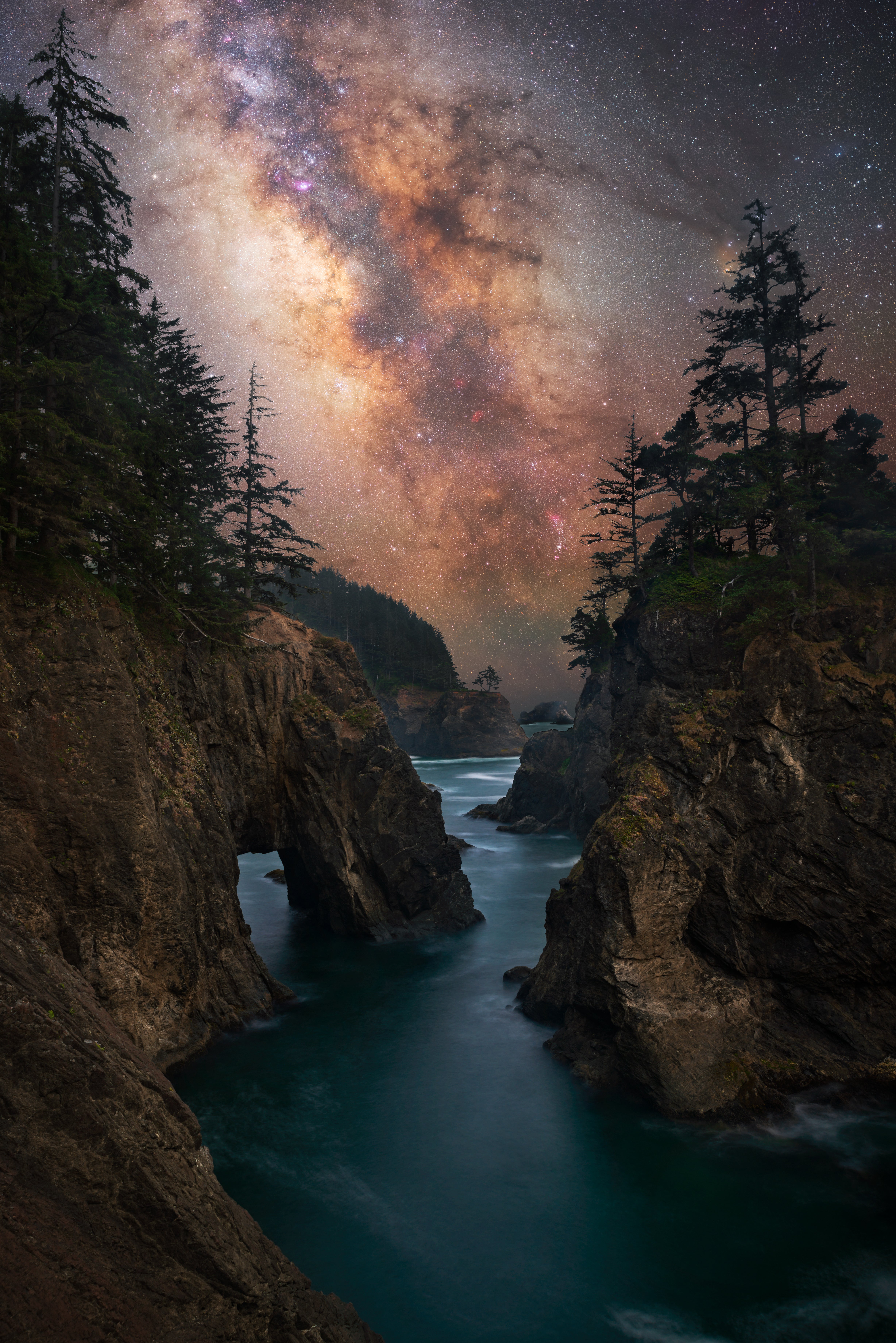 The Milky Way above the Oregon coast. (Photo: © Marcin Zajac)