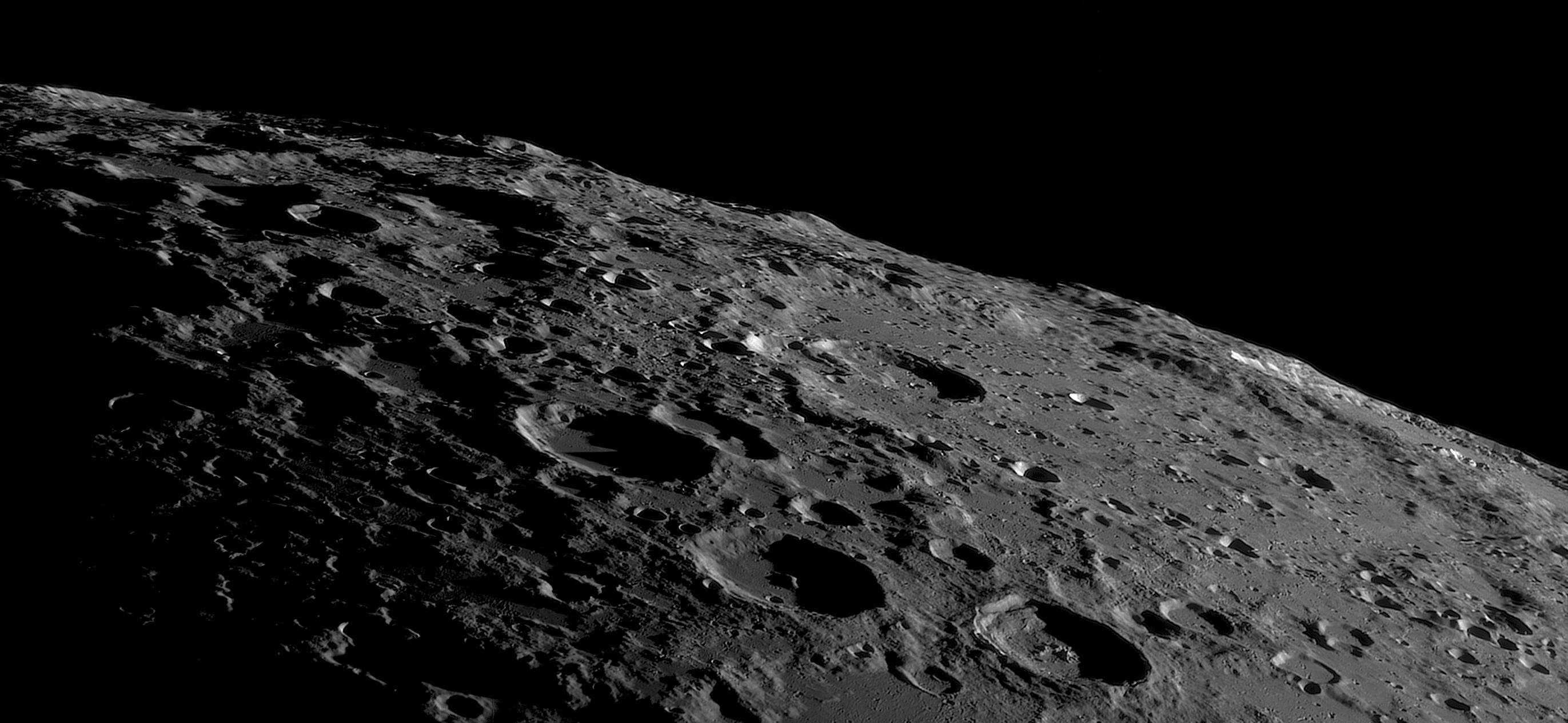 A wide view of the Moon's southern surface. (Photo: © Andrea Vanoni)