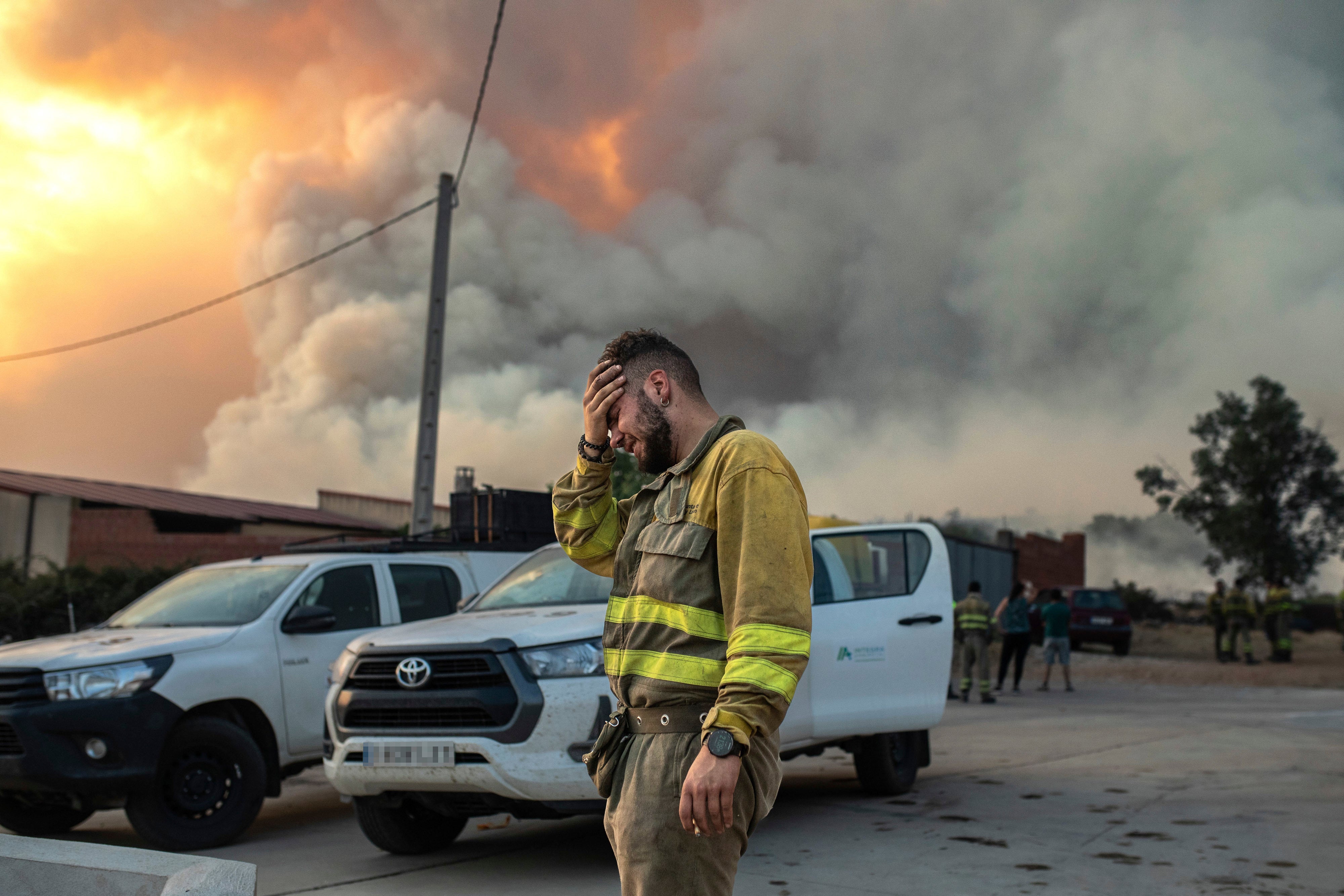 A firefighter cries while fighting a blaze in the Losacio area of Spain on July 17, 2022. (Photo: Emilio Fraile/Europa Press, AP)