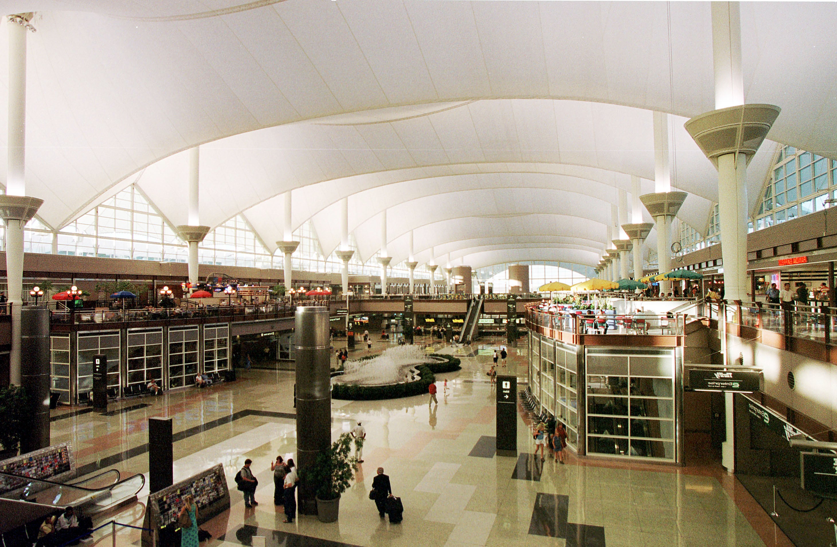 Denver International Airport's main concourse in 2001. (Image: Michael Smith, Getty Images)