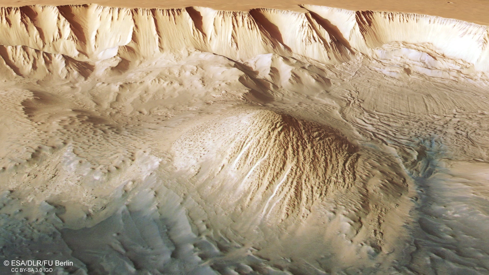 Perspective view of Tithonium Chasma, generated from data gathered by the Mars Express Orbiter. (Image: ESA/DLR/FU Berlin)