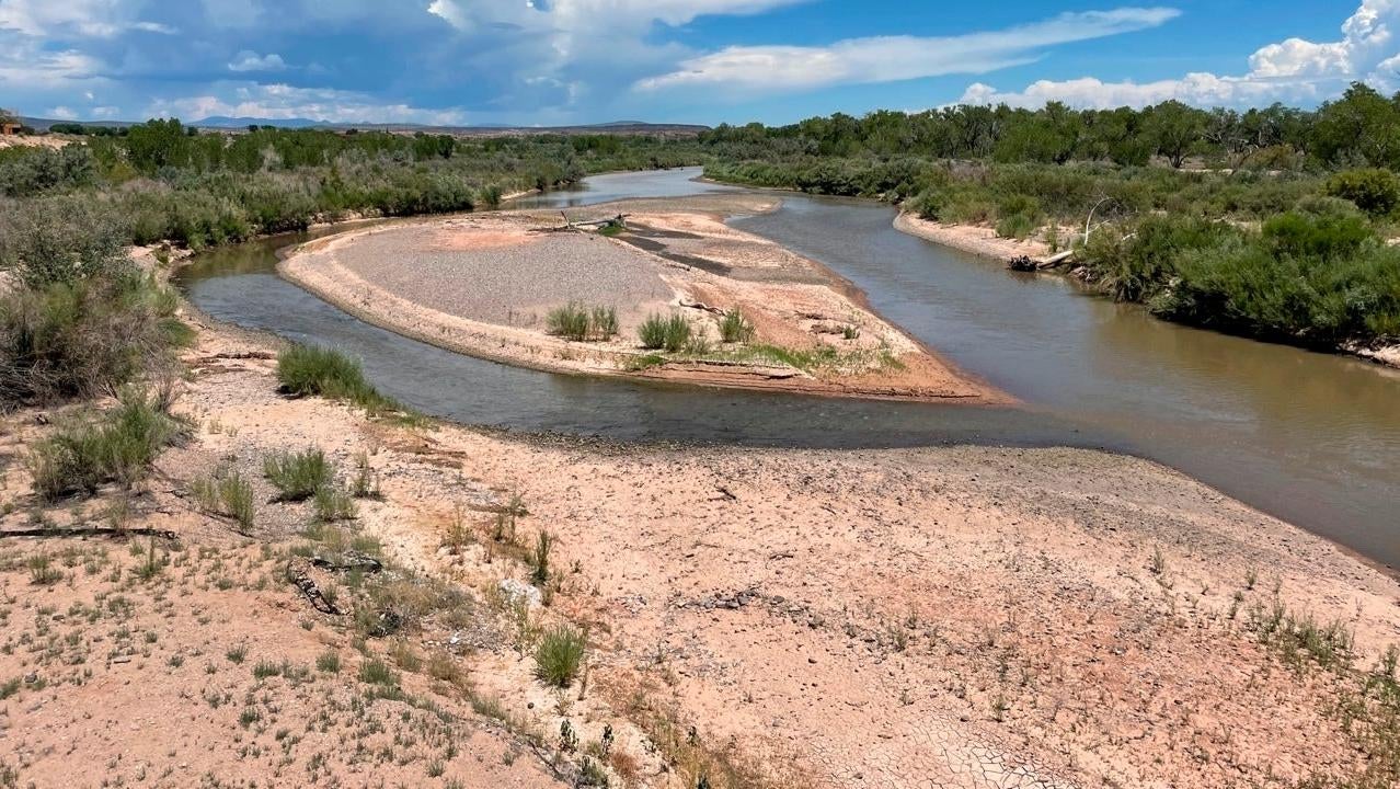 Much of the riverbed is exposed in Bernalillo, New Mexico, some 24 km north of Albuquerque, on July 21, 2022. (Photo: Susan Montoya Bryan, AP)